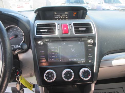 Used 2016 Subaru Forester 2.5i Premium AWD/4WD image 4