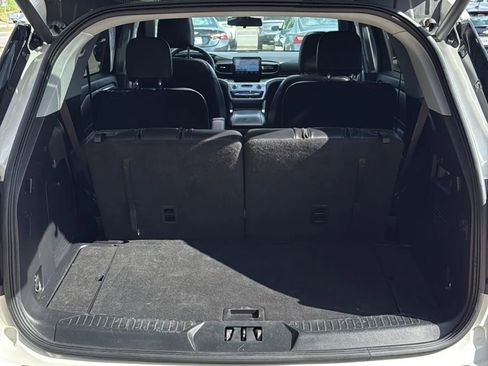 Used 2022 Ford Explorer XLT w/ Equipment Group 202A image 11