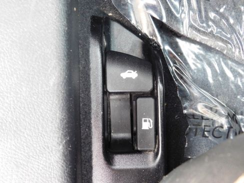 Used 2017 Toyota Camry SE Sedan 4D FWD image 12