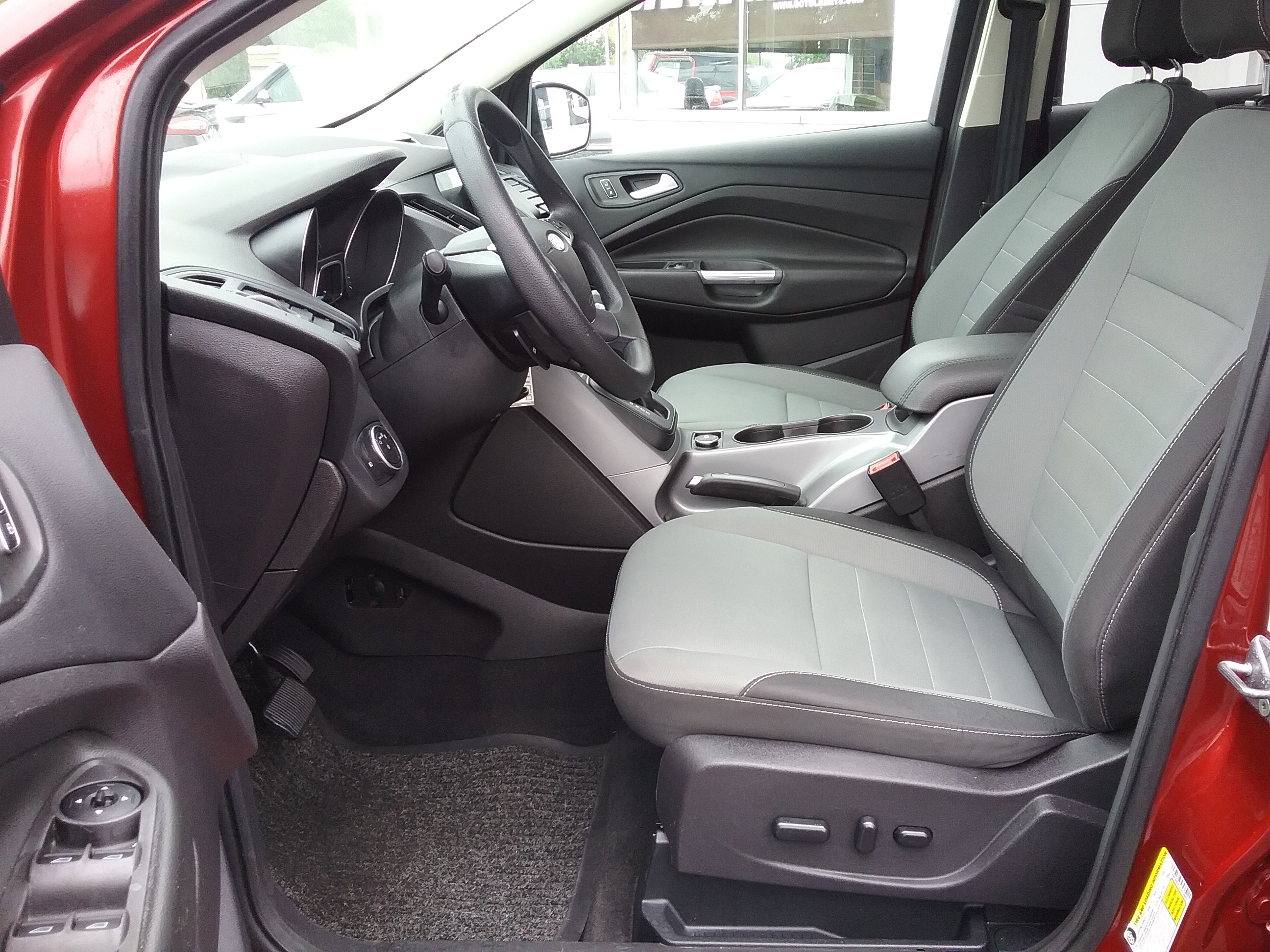 Used 2016 Ford Escape SE FWD image 2