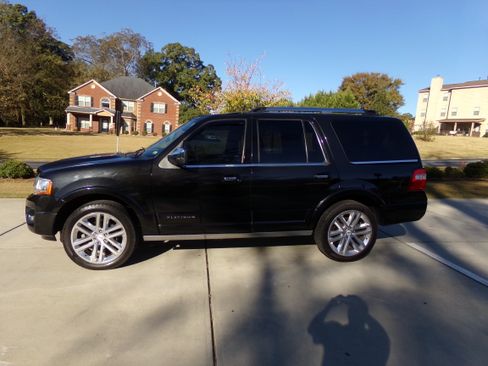 Used 2015 Ford Expedition Platinum image 2