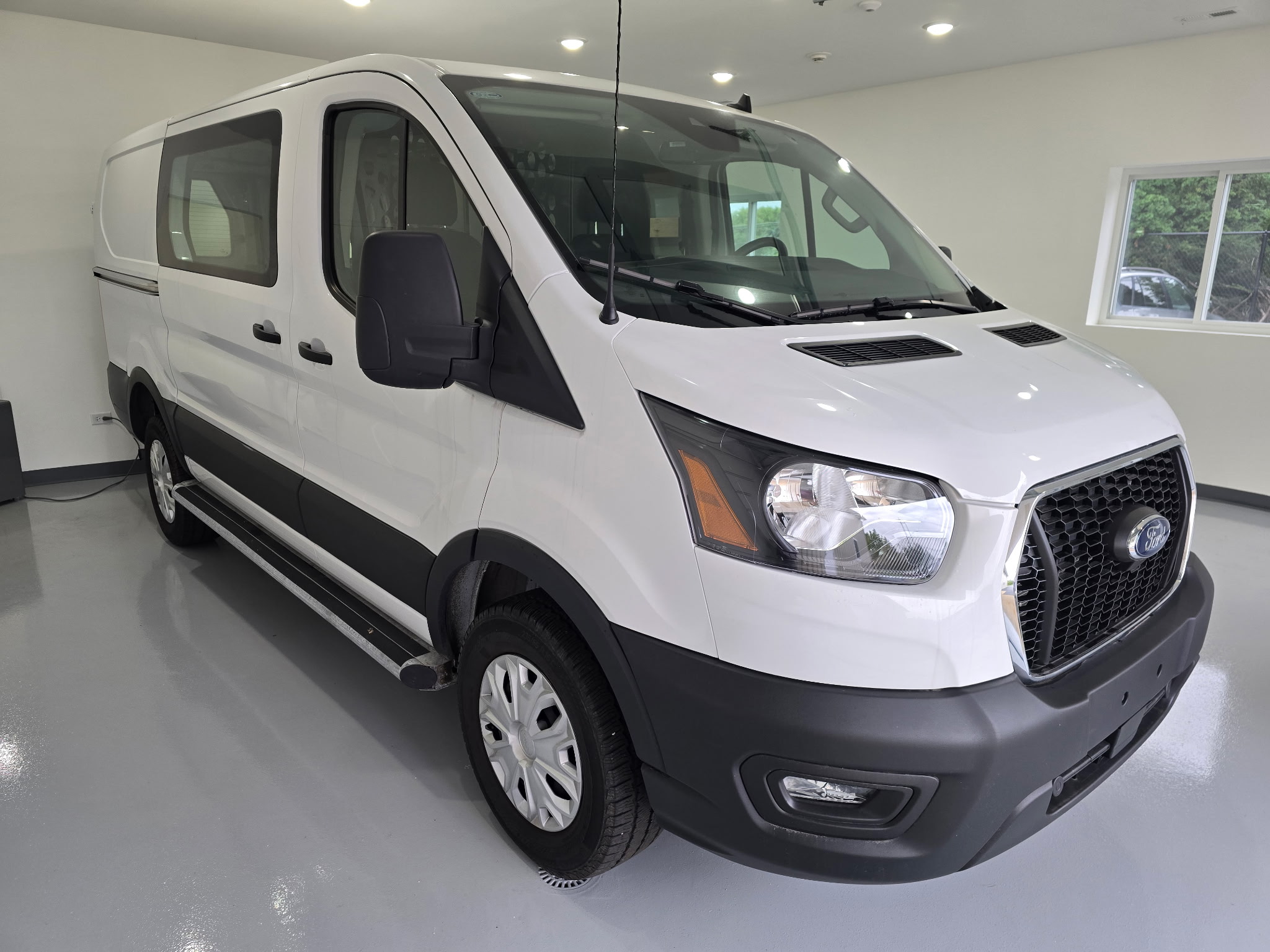 Used 2025 Ford Transit 250 Low Roof RWD image 17