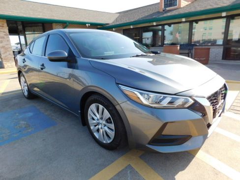 Used 2021 Nissan Sentra S image 2