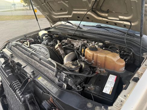 Used 2010 Ford F350 Lariat image 18