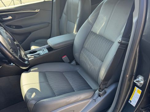 Used 2018 Chevrolet Impala LT image 13
