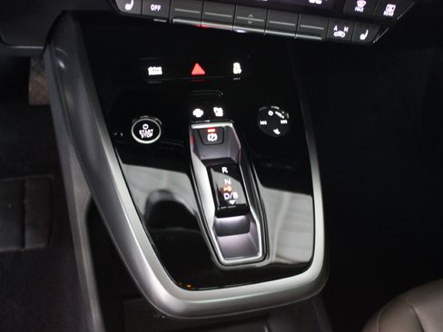 Used 2024 Audi Q4 e-tron Premium Plus image 21