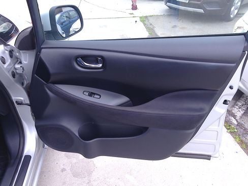 Used 2017 Nissan Leaf S image 11