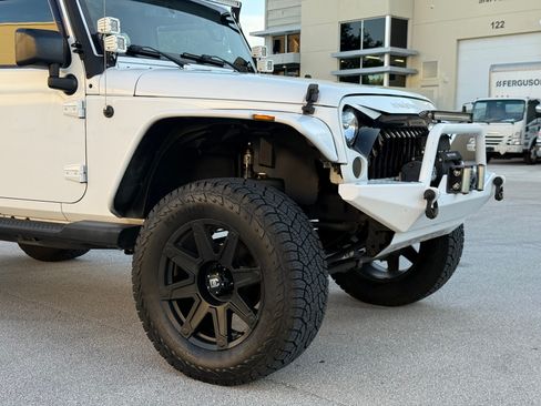 Used 2015 Jeep Wrangler 4WD Unlimited Sahara image 58