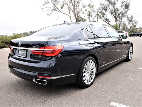 Used 2017 BMW 740i w/ Executive Package RWD image 7