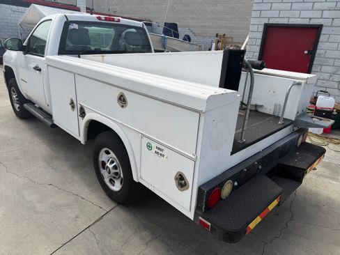 Used 2011 Chevrolet Silverado 2500 2WD Regular Cab image 5