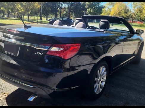 Used 2012 Chrysler 200 Touring image 3