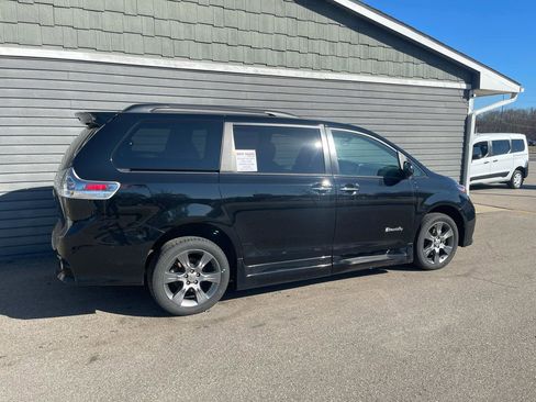 Used 2015 Toyota Sienna SE image 14