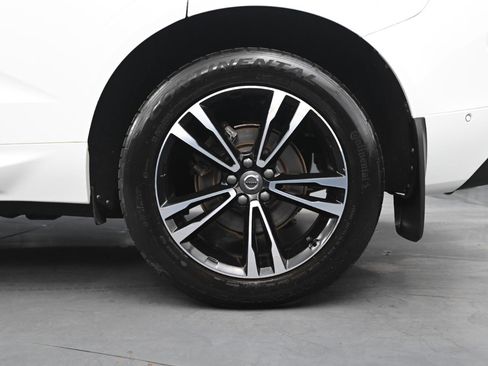 Used 2019 Volvo XC60 T5 Momentum w/ Multimedia Package image 12