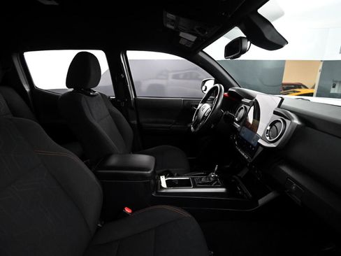 Used 2019 Toyota Tacoma TRD Off-Road image 48