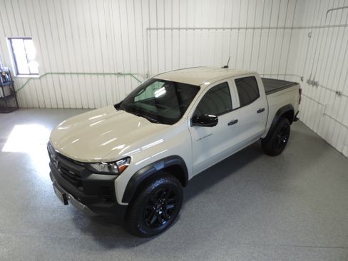 Used 2023 Chevrolet Colorado Trail Boss image 19