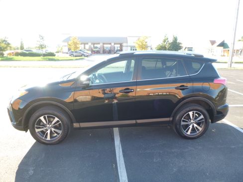 Used 2016 Toyota RAV4 XLE image 1