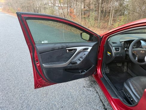 Used 2013 Hyundai Elantra Limited image 19