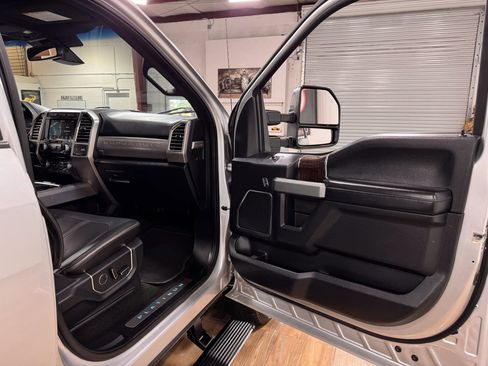 Used 2017 Ford F250 Platinum image 19