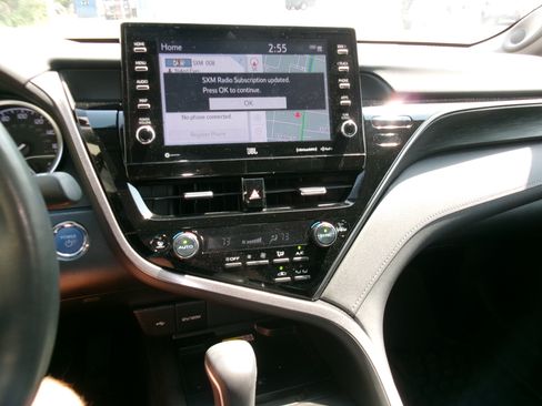 Used 2023 Toyota Camry XLE FWD image 13