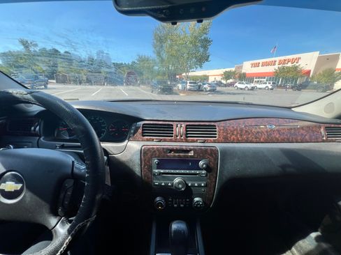 Used 2012 Chevrolet Impala LTZ FWD image 10