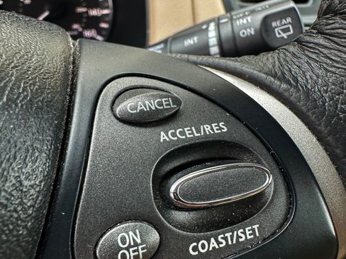 Used 2017 Nissan Pathfinder SV image 34