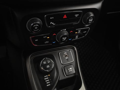 Used 2018 Jeep Compass Trailhawk image 32