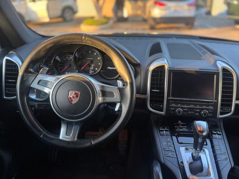 Used 2011 Porsche Cayenne image 3