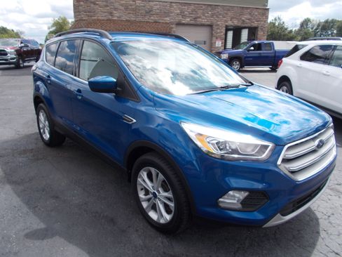 Used 2017 Ford Escape 4WD SE image 3