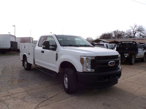 Used 2019 Ford F250 XL image 3