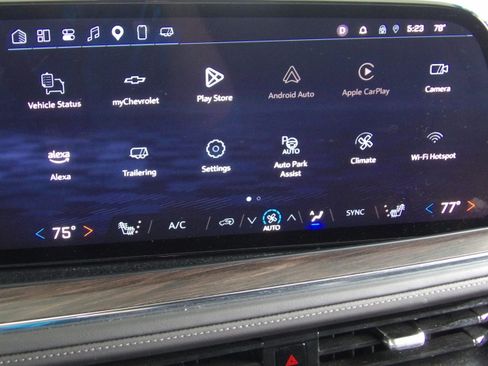 Used 2025 Chevrolet Suburban Z71 image 6