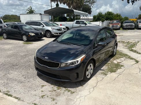 Used 2017 Kia Forte LX Hatchback FWD image 1
