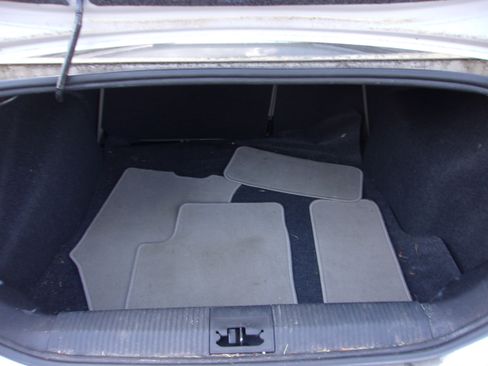 Used 2010 Ford Focus SE Sedan FWD image 7