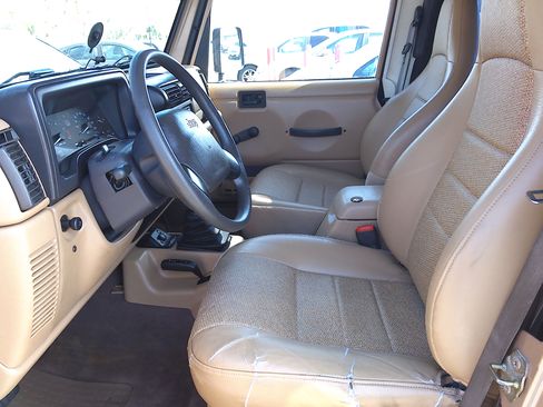 Used 2000 Jeep Wrangler SE image 7
