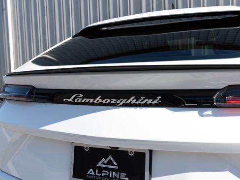 Used 2022 Lamborghini Urus AWD/4WD image 11