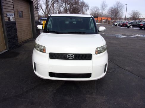 Used 2010 Scion xB image 2