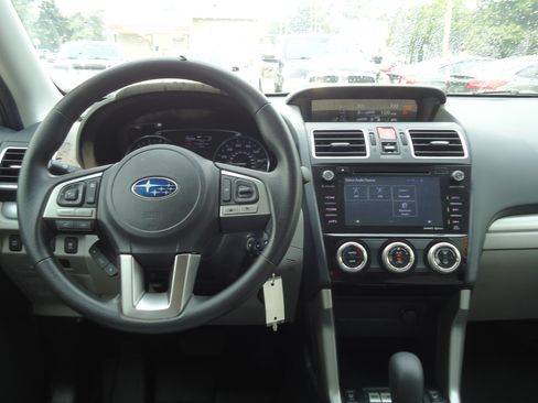 Used 2017 Subaru Forester 2.5i Premium AWD/4WD image 6