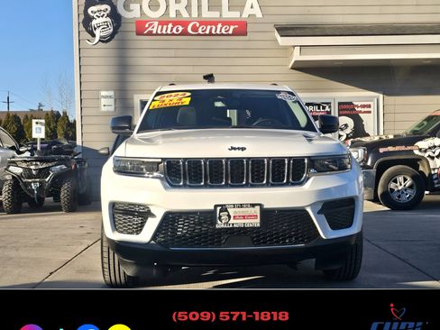 Used 2024 Jeep Grand Cherokee Laredo image 2
