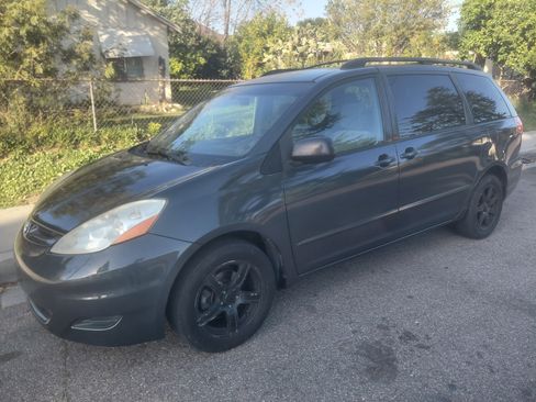 Used 2009 Toyota Sienna LE image 4