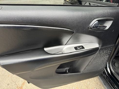 Used 2015 Dodge Journey SE image 9