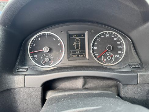 Used 2017 Volkswagen Tiguan S image 12