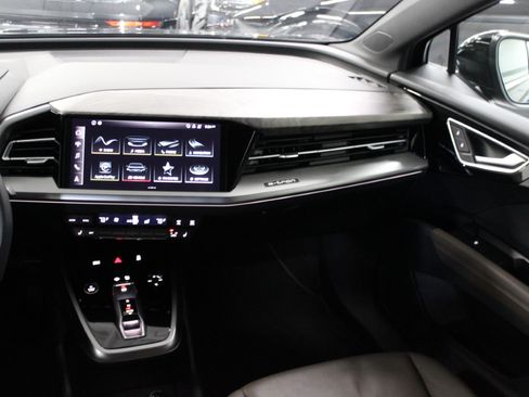 Used 2025 Audi Q4 e-tron Premium image 36