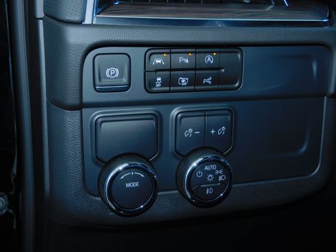 Used 2025 Chevrolet Tahoe Premier image 31