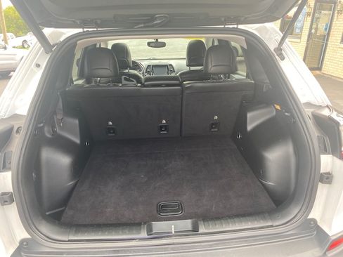 Used 2019 Jeep Cherokee Limited image 16