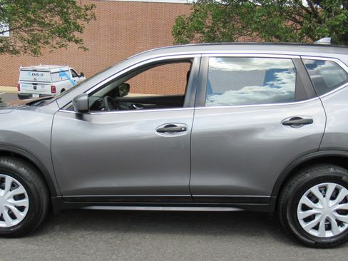 Used 2018 Nissan Rogue S image 4