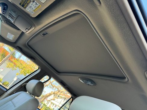 Used 2002 Toyota Sequoia SR5 image 25