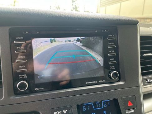 Used 2018 Toyota Sienna LE image 14