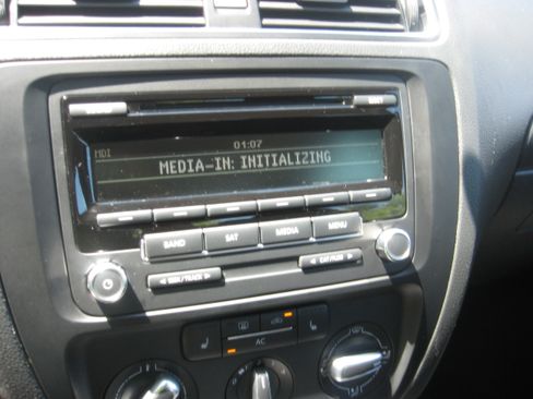 Used 2012 Volkswagen Jetta SE Sedan FWD image 11