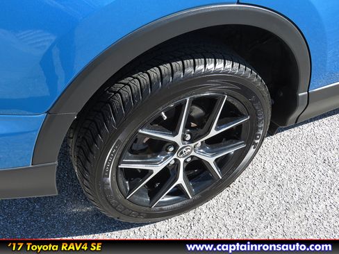 Used 2017 Toyota RAV4 SE image 16
