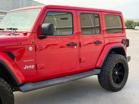 Used 2019 Jeep Wrangler 4WD Unlimited Sahara image 23