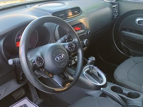 Used 2014 Kia Soul + image 11